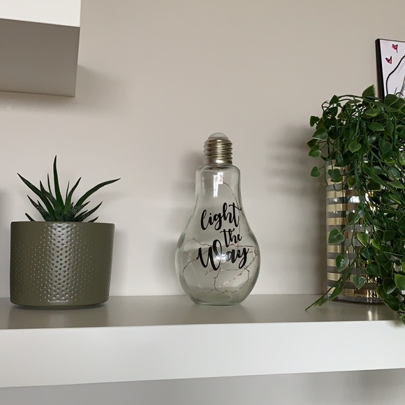 🔮2/$15🔮 Twinkle light lightbulb decor piece - Picture 3 of 6
